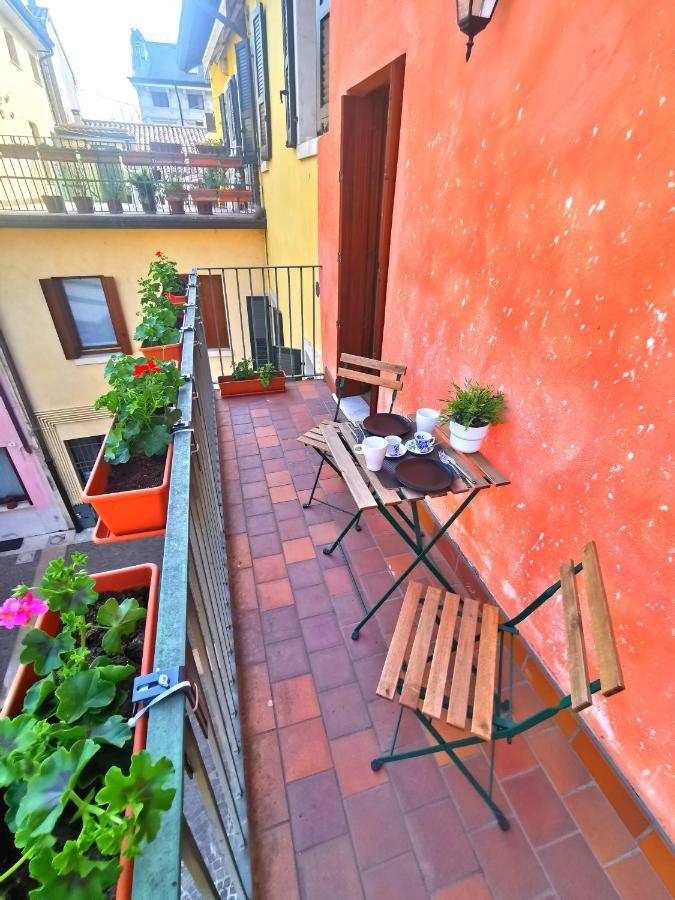 Old Town Apartment With Terrace - Live Love Lake Peschiera del Garda Exteriör bild