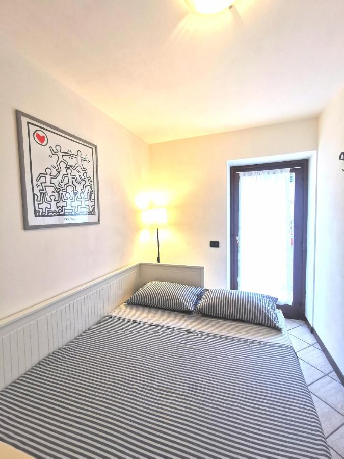 Old Town Apartment With Terrace - Live Love Lake Peschiera del Garda Exteriör bild