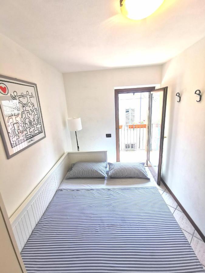 Old Town Apartment With Terrace - Live Love Lake Peschiera del Garda Exteriör bild
