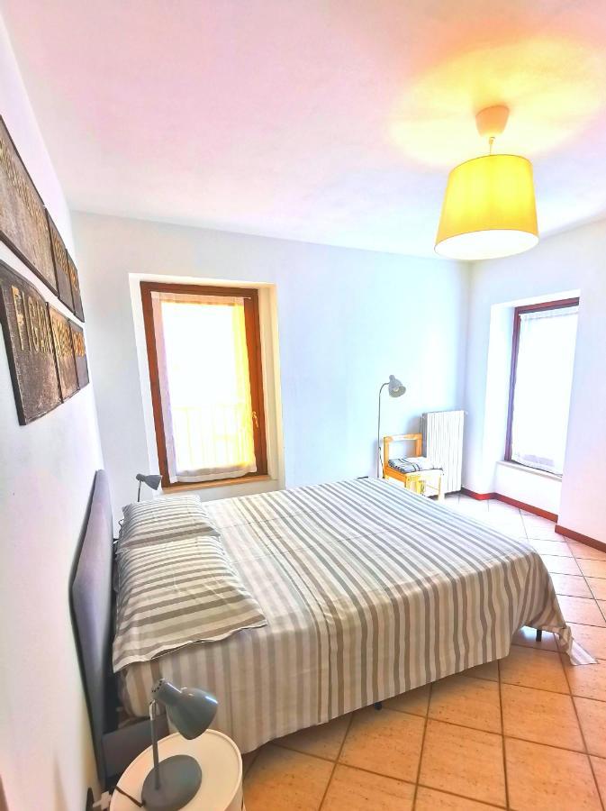 Old Town Apartment With Terrace - Live Love Lake Peschiera del Garda Exteriör bild