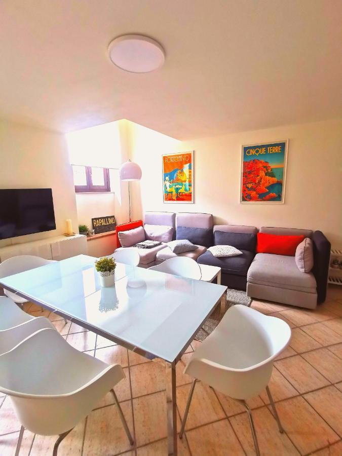 Old Town Apartment With Terrace - Live Love Lake Peschiera del Garda Exteriör bild