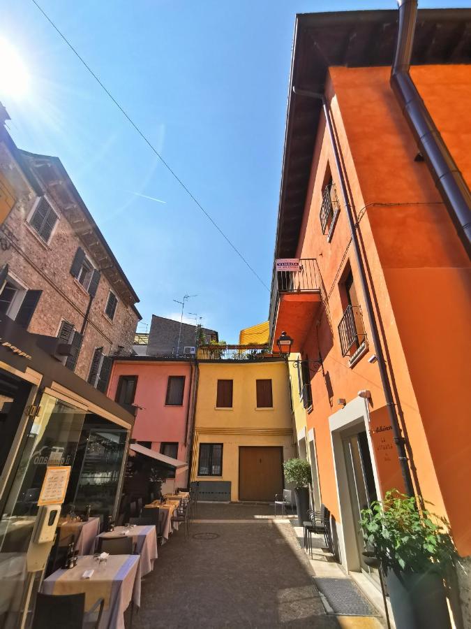 Old Town Apartment With Terrace - Live Love Lake Peschiera del Garda Exteriör bild
