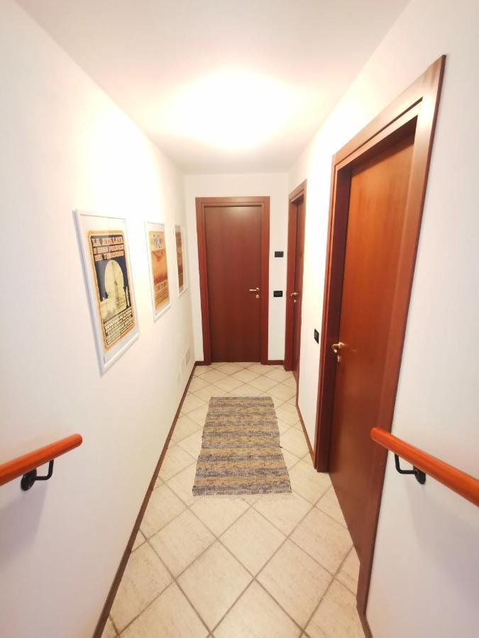 Old Town Apartment With Terrace - Live Love Lake Peschiera del Garda Exteriör bild