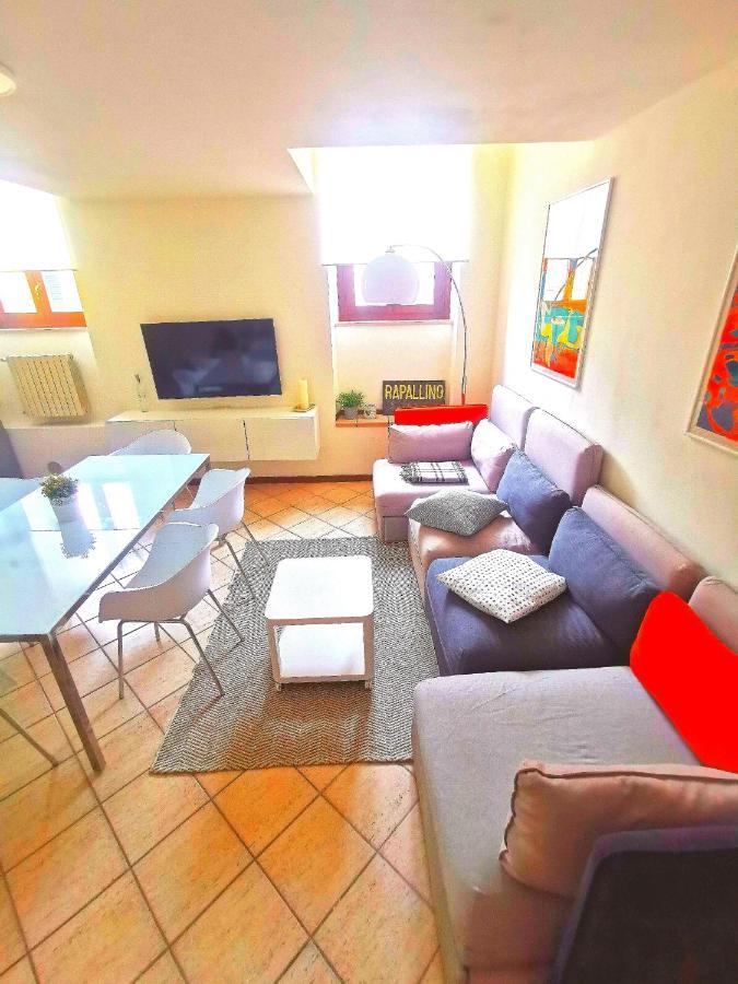Old Town Apartment With Terrace - Live Love Lake Peschiera del Garda Exteriör bild