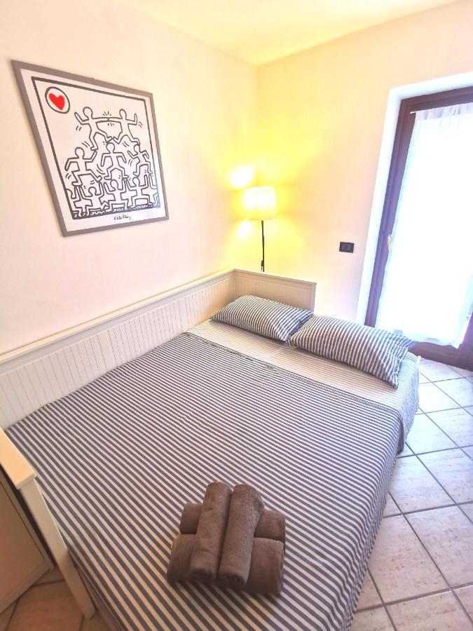 Old Town Apartment With Terrace - Live Love Lake Peschiera del Garda Exteriör bild