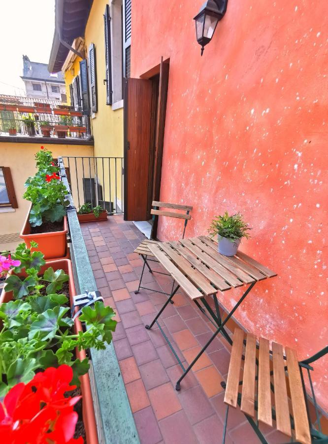 Old Town Apartment With Terrace - Live Love Lake Peschiera del Garda Exteriör bild