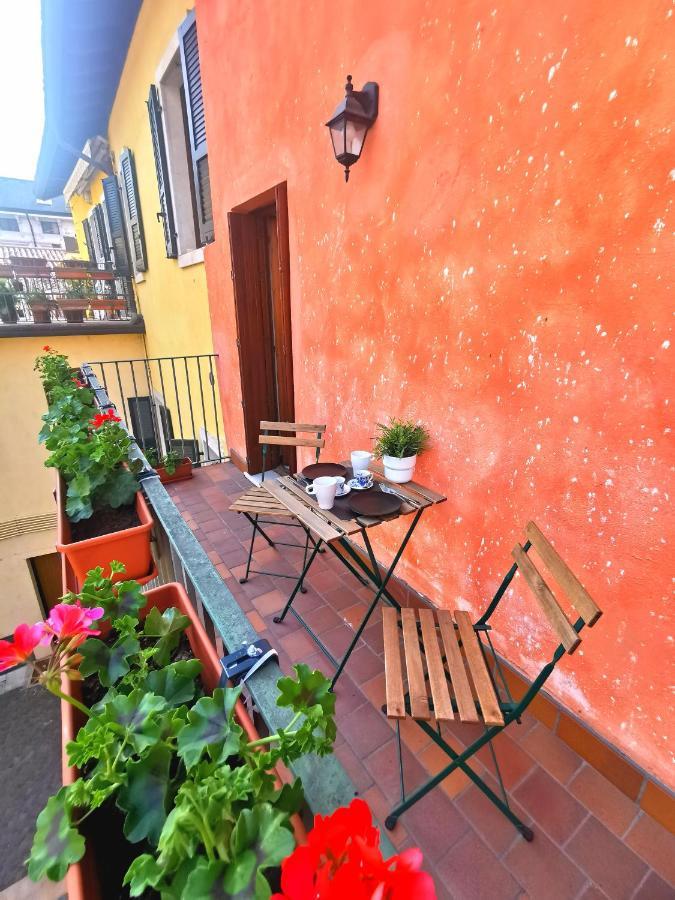 Old Town Apartment With Terrace - Live Love Lake Peschiera del Garda Exteriör bild