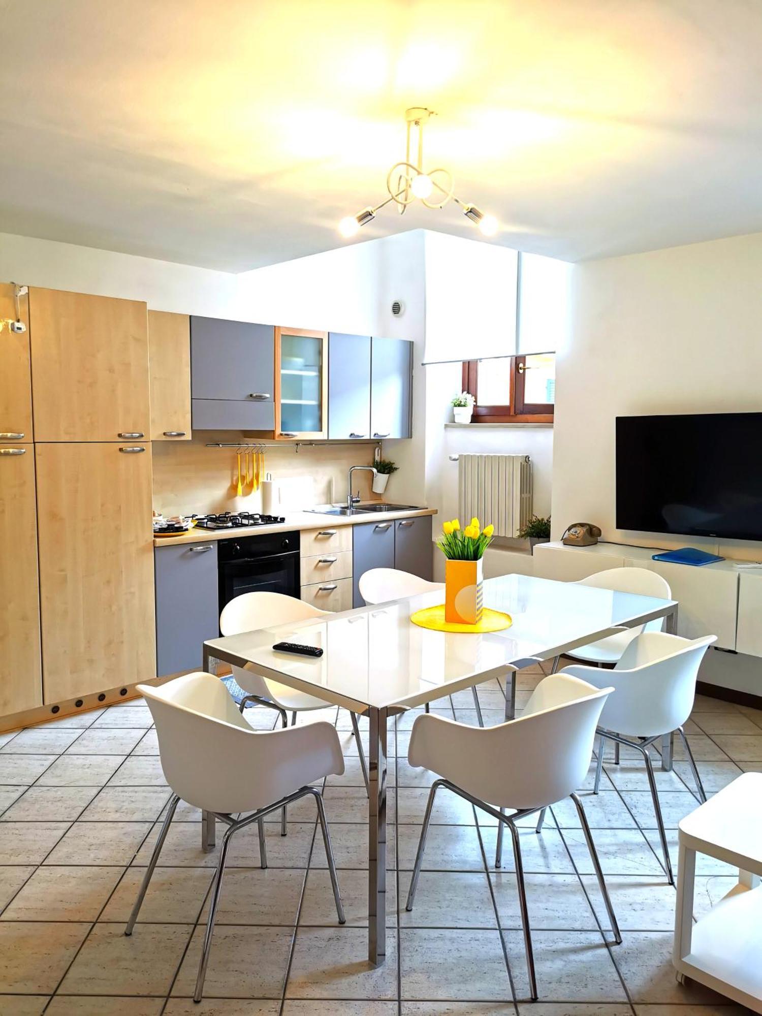 Old Town Apartment With Terrace - Live Love Lake Peschiera del Garda Exteriör bild
